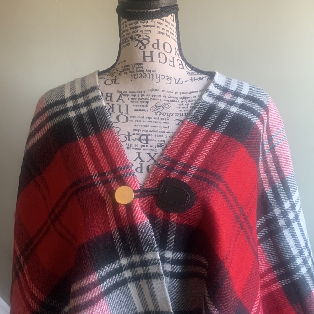 NWT Vince Camuto Cozy Plaid Reversible Topper - Red, Black, White Plaid - One Sz